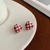 Pendientes de Corazón a Cuadros con Esmalte Rojo Goteante para Mujer 2025 Nuevo Estilo Caliente Pendientes de Gama Alta Adecuados para Pendientes de Otoño e Invierno