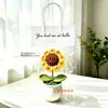Mini adornos de escritorio tejidos de girasol hechos a mano, perfectos como regalo para amigos en días festivos, Navidad o cumpleaños.
