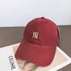 Gorra de Béisbol Bordada con Letra Pequeña Nueva 2025 para Mujer Versátil Parte Superior Suave 100% Algodón de Alta Calidad Visera de Pato Hace que la Cara se Vea Más Pequeña
