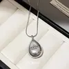 Elegante Pingente de Gota de Prata Estilo Coreano Minimalista com Letra Pingente de Gota de Água Colar Simples Moderno Corrente para Clavícula Joia com Toque de Luxo