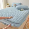 Saia de Cama Acolchoada Cor Sólida de Lã de Leite Espessa Conjunto de Três Peças Saia de Cama de Lã Coral de Inverno Cobertura de Colchão Simmons Cobertura Completa
