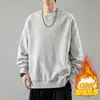 Nuevo en stock, top forrado de polar para hombre para otoño, jersey versátil, moderno y casual, hecho de polar austriaco, cuello redondo, corte holgado, mangas largas