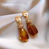 Pendientes Geométricos de Resina Maillard Silver Needle con Diseño Vintage, Pendientes de Botón de Nicho con un Toque de Lujo Ligero y Alta Gama, Pendientes Elegantes para Mujer