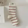 Calcetines Lindos para Mujer Otoño e Invierno Nuevos Letra Perro Etiqueta de Tela Rayados de Media Pantorrilla Calcetines de Algodón Ins Modernos Casual Simples Calcetines