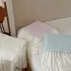 2026 Nuevo Modelo Pe Enfriamiento Hielo Frijol Cama Falda de Cama Estilo Alfombra Juego de Tres Piezas Verano Sueño Rosa - Escena Dos