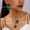 Conjunto de Collar y Pendientes de Esmalte de Flor de Plumeria de Tres Piezas para Mujer, Moderno y Versátil para el Uso Diario