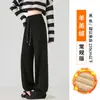 Pantalones de pierna ancha marrones para mujer, principios de otoño 2026, forrados de polar, cálidos, para figuras petite, felpa de cordero de chenilla, pantalones largos casuales estilo banana