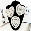 Adornos Blancos de Ganchillo en Forma de Corazón, Decoraciones Caseras DIY Hechas a Mano, Adornos de Cuentas, Accesorios Creativos para Ropa