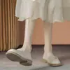 Sapatos Pequenos de Couro Estilo Britânico Retrô 2026 Novos Salto Baixo Planos Moda Versátil Sapatos Individuais Populares Mocassins de Couro Macio para Mulheres
