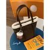 Bolsa Grande Capacidade Transfronteiriça Bolsa de Mão Feminina Nova 2025 Bolsa de Pelúcia Simples Bolsa de Ombro Tipo Balde Dropshipping