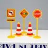 Plástico Grande 5 Piezas Señales de Tráfico Dibujos Animados Mini Bloqueo de Carretera Indicación Semáforo Set Juguete Pastel Joyería Decoración Péndulo