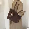 Bolso tipo cubo de cuero suave de alta gama con diseño tejido para mujer, nuevo bolso versátil para el día a día 2026, bolso tote de gran capacidad