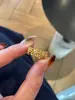 Anillo Popular Retro de Flor Hueca Cepillada de Xiaohongshu para Mujer, Color Dorado, Anillo Abierto Exquisito y Versátil, Moda de Lujo Ligero