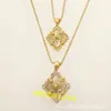 Collar de Encaje Floral de Trébol de Cuatro Hojas Doble Cara Estilo Clásico de Corte Buqi Pendientes de Botón con Diseño de Nicho Cadena de Clavícula de Gama Alta