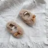Suministro Directo de Fábrica Zapatos de Bebé para Otoño e Invierno Zapatos para Bebés y Niños Pequeños Zapatos Cálidos de Algodón Estilo Coreano Zapatos de Peluche Zapatos de Princesa Zapatos de Bebé