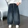 Roupa de Outono para Meninos Jeans Patchwork Versátil de Sarja 2026 Novo Outono Estilo Coreano Calças Casuais Longas de Perna Reta para Bebê