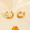 Pendientes de Acero de Titanio Lisos 2025 para Mujer, Aros Franceses que No se Desvanecen, Pendientes de Diseño Sencillo, Clips para Orejas con un Toque de Lujo Ligero y Sensación de Alta Gama