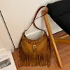 Bolsa de axila de temperamento de moda transfronteiriça nicho 2026 nova bolsa feminina bolsa de ombro única transversal moderna com franja