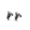 Disfruta de Accesorios de Moda Personalizados: Pendientes de Calavera Retro Europeos y Americanos Exagerados y Audaces con Diamantes y Acero de Titanio para Hombres, Venta al por Mayor