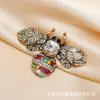 Broche de Abeja con Pedrería Europea y Americana para Hombres y Mujeres, Decoración de Traje de Alta Gama, Accesorios de Broche Corsage Modernos y Personalizados