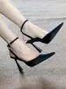 Sandálias de Dedo Chuyuji Elegantes Estilo Francês Preto Cetim Sem Alças para Mulheres com Salto Fino e Bico Fino