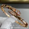 Pulsera Baojia Ling Hueso de Serpiente para Mujer, Color Rosa, Elegante Diseño de Cielo Estrellado, Abierta, Única Pulsera de Hueso de Serpiente de Moda, Pequeño Regalo de Alta Gama