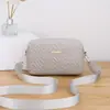 Tendência transfronteiriça 2024 nova moda cor sólida lantejoulas em relevo bolsa de ombro transversal comércio exterior atacado bolsa feminina