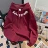 Nova blusa de moletom com capuz forrada de fleece estilo americano para outono e inverno com estampas da moda, top casual versátil estilo Hong Kong para casais