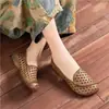Sandalias Nuevas para Mujer Primavera/Verano 2026 Zuecos Retro Huecos Transpirables Piel Suave Suela Suave Antideslizantes Zapatos para Mamá