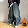 Calça Masculina Outono e Inverno 2025 Novo Estilo para Crianças Maiores, Calça Jeans Longa Espessa com Forro de Fleece para Meninos Descolados
