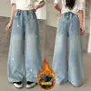 Jeans de Pierna Ancha con Felpa para Niñas Estilo Nuevo 2026 Para Niños Medianos y Mayores Bordado de Corazón Pantalones Sueltos Cálidos de Largo Completo Otoño Invierno