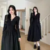 Vestido Elegante de Otoño e Invierno Estilo Commuter Negro con Cuello en V y Pliegues para Mujer, Corte Ajustado, Ceñido a la Cintura, Falda Línea A Larga, Venta al por Mayor Transfronteriza