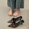 Tacones de Aguja Puntiagudos para Mujer, Nuevo Estilo Verano 2026, Estampado de Leopardo, Sandalias Sexy con Pedrería Negra de Tacón Ultra Alto