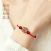 Pulsera de Madera de Melocotón Vieja Salvaje con Cuerda Roja y Cinabrio de Pequeña Flor de Melocotón para Mujeres para Protegerse y Tejer su Pulsera del Año Zodiacal para Hombres para Calmarse y Garantizar la Seguridad