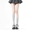 Calcetines miu de estilo coreano grises con rayas verticales de pierna ancha hasta la rodilla para mujer, calcetines largos de algodón estilo japonés JK para el otoño/invierno, perfectos con botas
