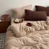 Un juego de ropa de cama de invierno de cuatro piezas con forro de felpa, que incluye una funda de edredón de terciopelo de leche engrosada, una sábana de felpa y una funda de edredón, adecuado para dormitorios de estudiantes