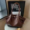 Bolsa Tote para o Trabalho Feminina 2026 Nova Verão Toque de Luxo Leve Nicho Retrô Versátil Grande Capacidade Bolsa de Ombro