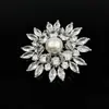 Broche Exquisito de Copo de Nieve con Microincrustaciones de Circonita de Gama Alta, Accesorio Elegante y Hermoso para Trajes y Abrigos de Mujer