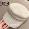 ¡De Alta Gama! Moderna Gorra de Periodista Estilo Old Money Delgada Color Albaricoque Leche, Nueva Gorra Adelantada Primavera/Verano 2026