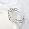Pulseira Aberta Vazada, Toque de Luxo Leve e Sofisticado, Pulseira Banhada a Ouro 18K, Exportada Globalmente, Mais Vendida, Exclusiva para Deusas