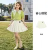 Conjunto de Saia para Meninas Verão 2026 Novo Estilo Item Quente Popular Deste Ano Conjunto de Duas Peças com Camisa e Saia Plissada Estilo Preppy para Meninas