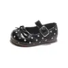 Outono de 2026 Novo Sapatilha Infantil Retro de Bolinhas Estilo Francês Sapatos Planos de Couro para Meninas Mocassins Baixos Atacado