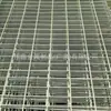 Painéis de grade de aço galvanizado por imersão a quente, painéis de grade de aço, degraus de plataforma, degraus de escada, painéis de grade de piso para drenagem, em estoque