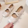 Zapatos bonitos y versátiles de moda para niñas, nuevos estilos de primavera y otoño para 2026, cómodos estilo coreano, inspirados en Chanel, adornados con lazo, suela suave.