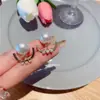 Pendientes de Perla Curvos con Incrustaciones de Diamante Coreanos para Mujer, Diseño de Nicho, Lujo Ligero, Pendientes y Accesorios para Orejas de Gama Alta