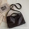 Bolsa Grande Capacidade Transfronteiriça para Mulheres 2026 Nova Tendência Moda Retro Bolsa Tote Estudante Aula Bolsa de Ombro Grande Capacidade