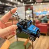 Llave de cadena de modelo de coche de juguete de aleación creativa, jeep de simulación, vehículo todoterreno, mini coche genial, colgante para bolsa, lote