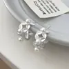 Brincos de Flor de Trevo de Quatro Folhas com Pérolas Estilo Japonês-Coreano Brincos Femininos Design de Nicho Feminino Versátil Brincos Elegantes de Luxo Leve para Mulheres