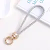 Estilo INS cadena de eslabones con lazo de diamantes completos tipo pulsera para muñeca cordón de teléfono para mujer corto para muñeca portátil anticaída estilo versátil