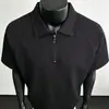 Nova camisa de malha masculina casual com zíper parcial, gola virada, manga curta, tendência, corte slim, camisa polo masculina de cor sólida, uso diário de verão para homens
